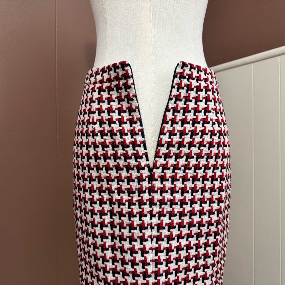 Boden Clara Textured Tweed Wool Blend Houndstooth Pencil Skirt - Picture 6 of 13